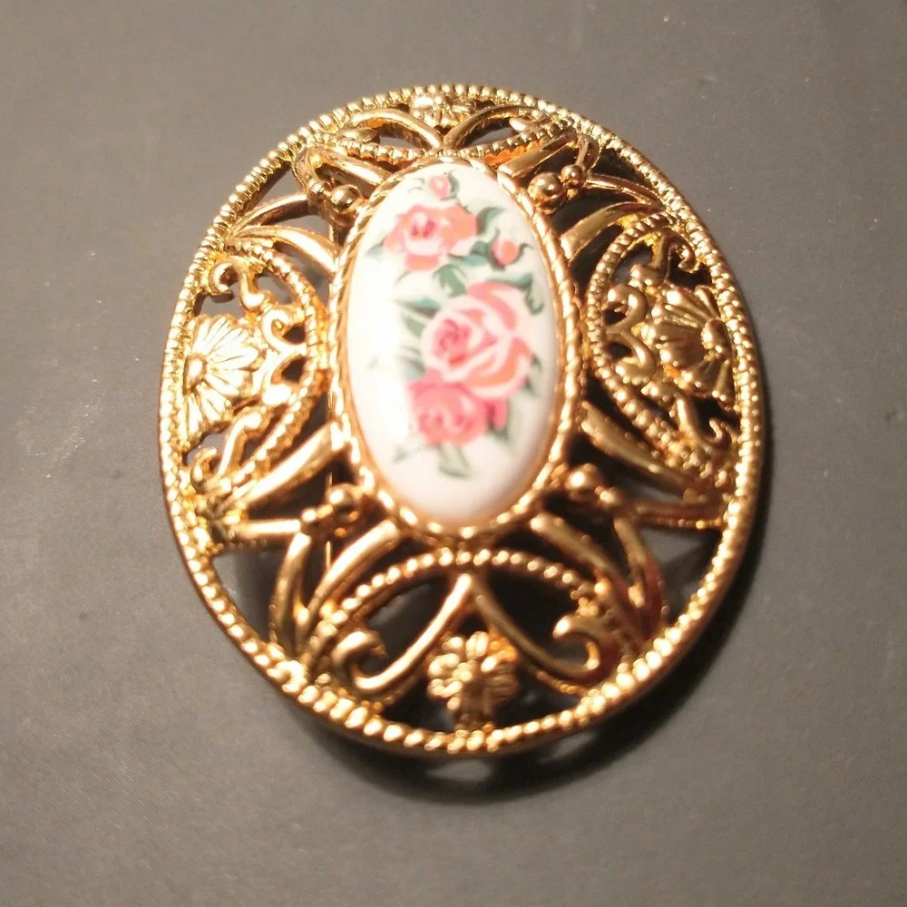 Avon Vintage Brooch Gold Tone Filigree Pink Rose Floral Portrait Pin 1.75 Inch